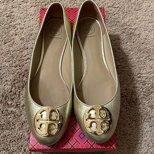Gold Tory Burch Flats ~ Comes with box 💕
